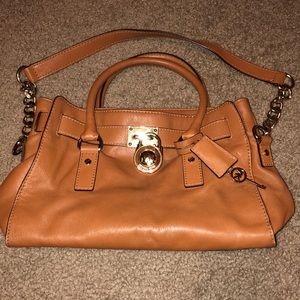 Michael Kors tan purse. Good condition.